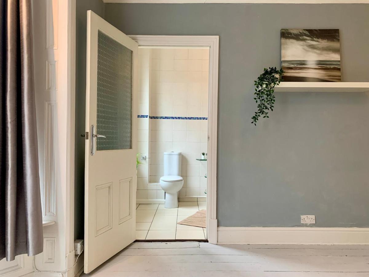 Willenhall Somerford Place - 6 Beds - Sleeps 12 - Parks 2-3 Cars/Vans מראה חיצוני תמונה
