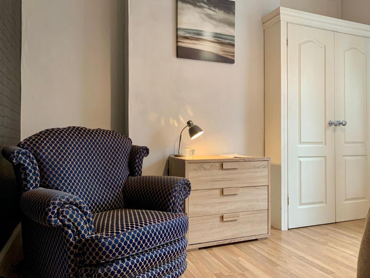 Willenhall Somerford Place - 6 Beds - Sleeps 12 - Parks 2-3 Cars/Vans מראה חיצוני תמונה